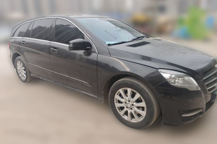 Used Mercedes-Benz R-Class 2015 R 320 4MATIC Luxury Model Front Right 45 Deg