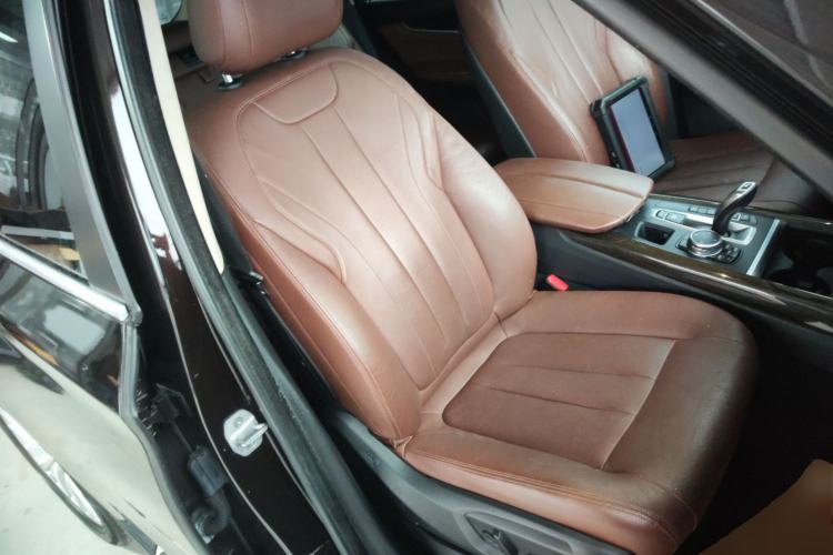 Used BMW X5 2014 xDrive35i Leading Model Right Front Seat