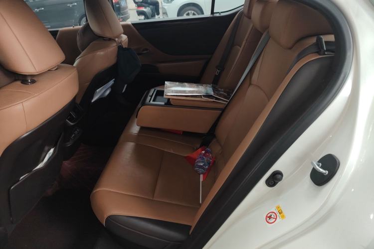 Used Lexus ES 2018 300h Premier Edition China V Standard
