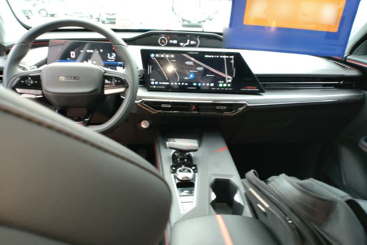 Used CHANGAN OSHAN Z6 2022 Blue Whale 1.5T DCT Luxury Model Center Console