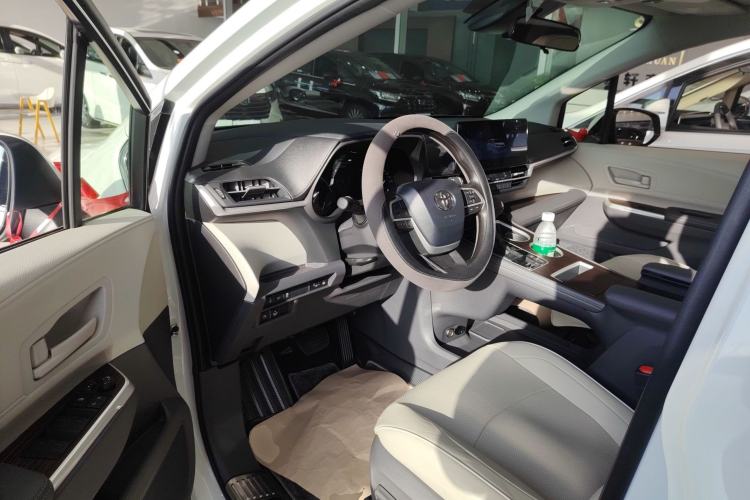 Used Toyota Sienna 2024 2.5L Hybrid Comfort Edition