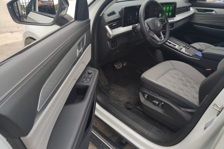 Used Volkswagen Tavendor 2024 380TSI All-Wheel Drive R-Line Cruise Edition Driver Seat