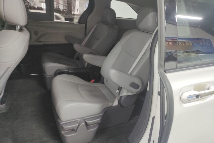 Used Toyota SIENNA 2023 2.5L Hybrid Luxury Edition Left Rear Seat