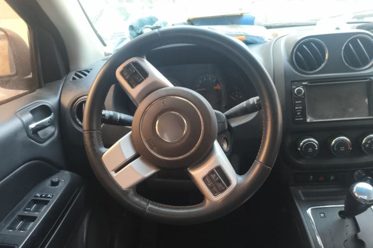 Used Jeep Compass 2015 2.0L two-wheel drive sport version Steering Wheel