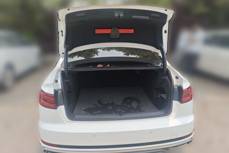 Used Audi A4L 2019 40 TFSI Fashion Edition China VI Emission Standard Trunk