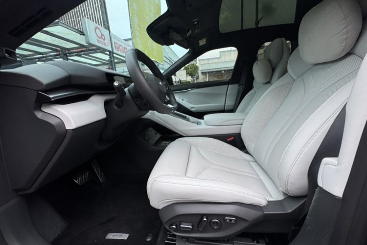 Used XPeng P7 2025 Model—750 All-Wheel-Drive High-Performance Ultra