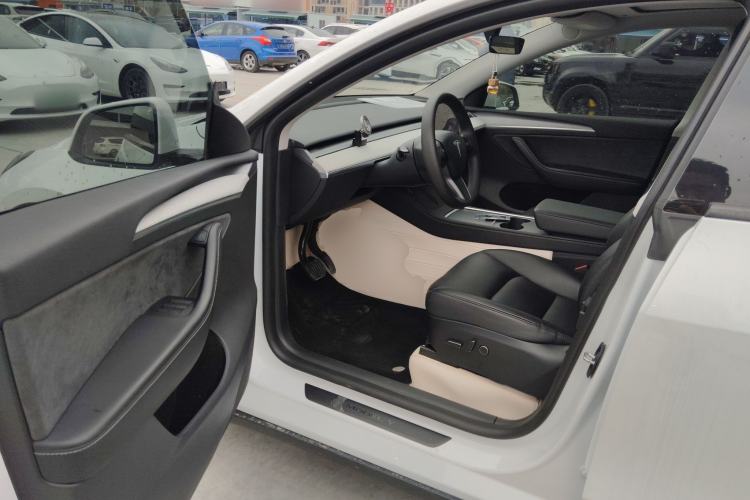 Used Tesla Model Y 2024 Long-Range All-Wheel-Drive Version