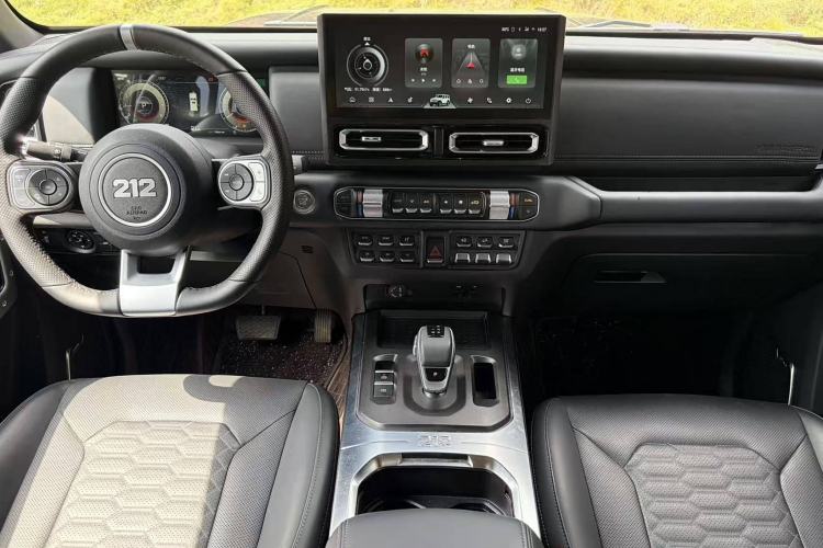 Used 212 T01 2024 2.0T Mechanic