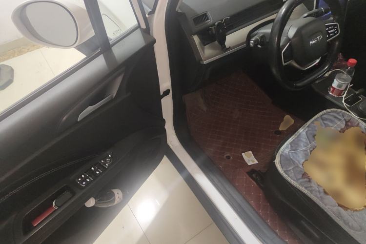 Used NETA V 2021 Standard Range Entertainment Version – Upgraded Model Driver Seat