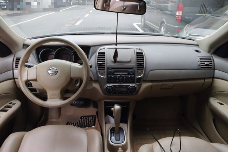 Used Nissan Sylphy 2012 Classic 1.6XE Automatic Comfort Edition Center Console