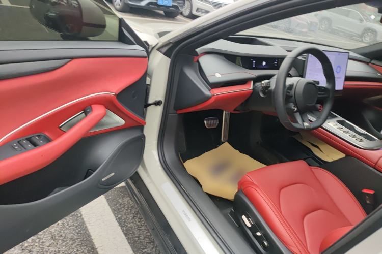 Used Xiaomi Auto SU7 2024 Four-Wheel Drive Ultra-Long Range Advanced Intelligent Driving Max Edition
