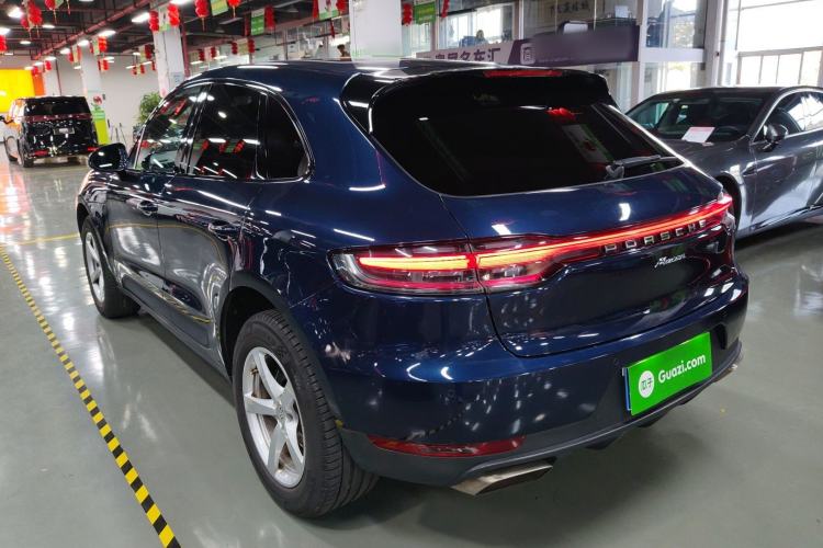 Used Porsche Macan 2018 Macan 2.0T Rear Left 45 Deg