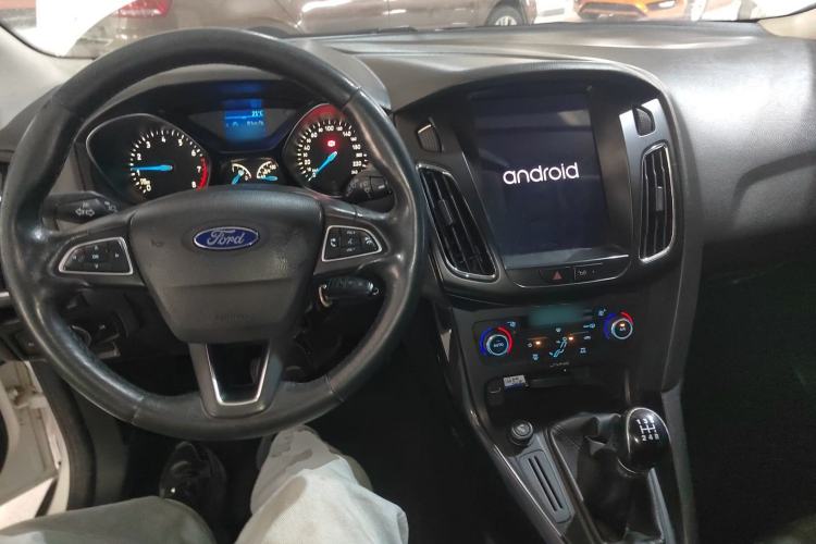 Used Ford Focus 2015 Hatchback 1.6L Manual Fashion Edition Center Console