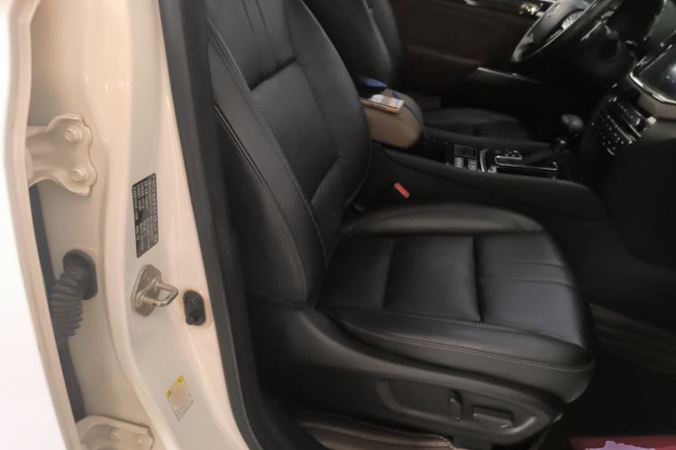 Used GAC Trumpchi GS8 2017 320T Two-Wheel Drive Luxury Smart Connectivity Version (7 Seats) Right Front Seat