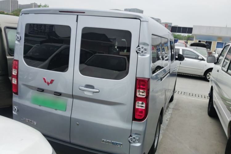 Used Wuling Yangguang 2024 300KM Comfort Version Passenger Van 75kW Rear Right 45 Deg