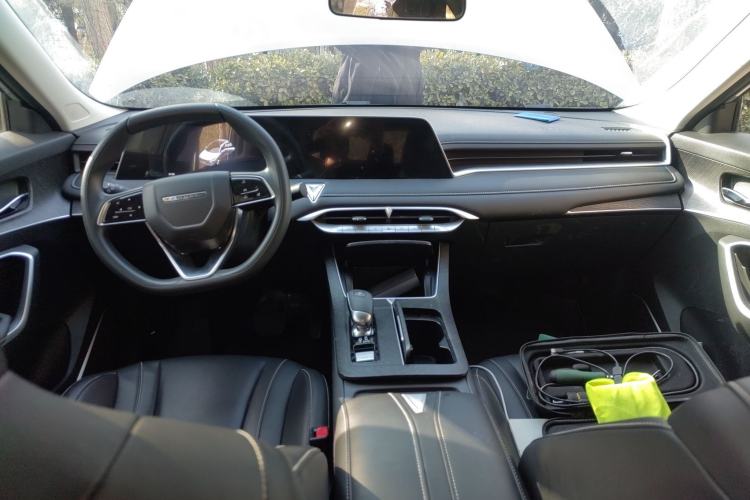 Used Venucia V 2022 260T Black Horse Edition · Idol