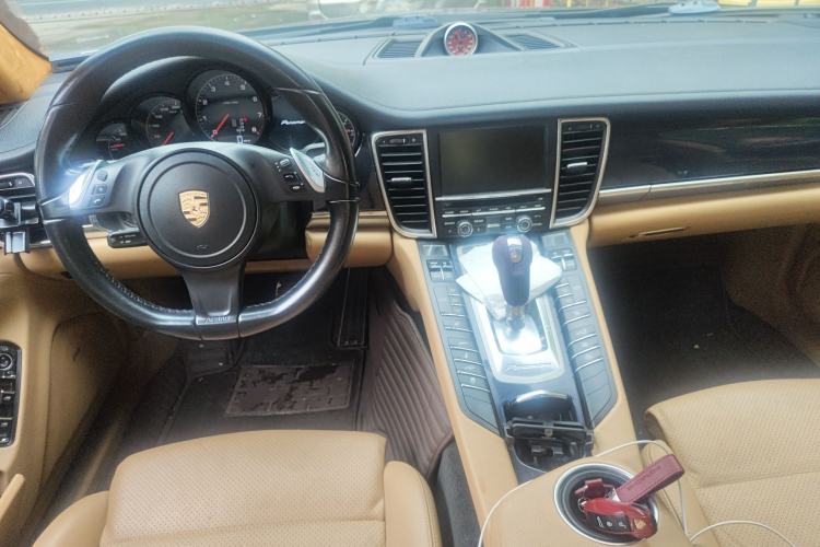 Used Porsche Panamera 2013 Panamera 4 Platinum Edition 3.6L Center Console