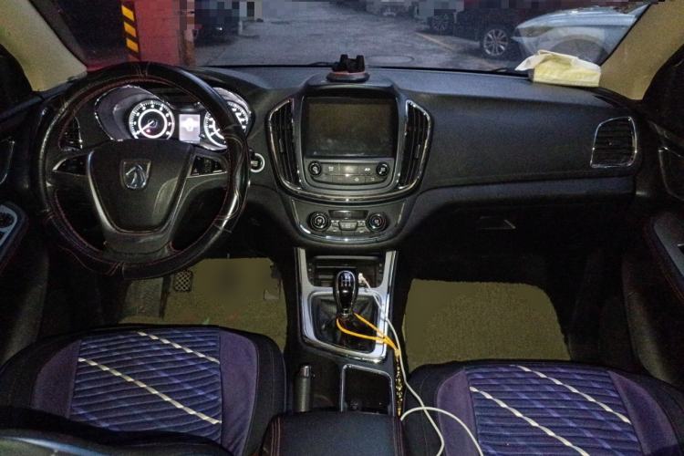 Used Baojun 560 2015 1.8L manual luxury version

