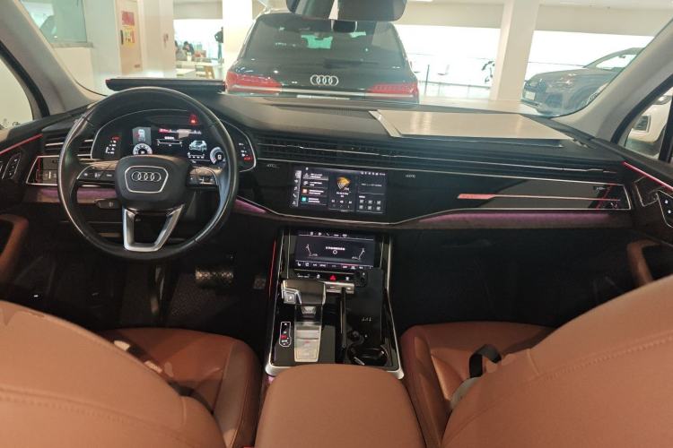 Used Audi Q7 2021 55 TFSI quattro S line Sport model Center Console