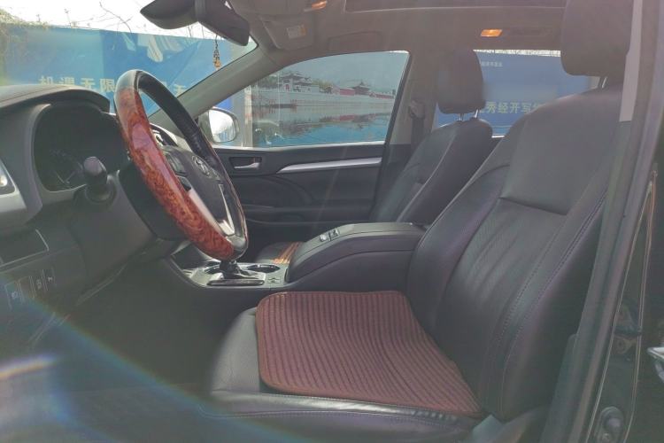 Used Toyota Highlander 2018 2.0T Two-Wheel-Drive Luxury Edition 7 Seats Emission Standard China V
