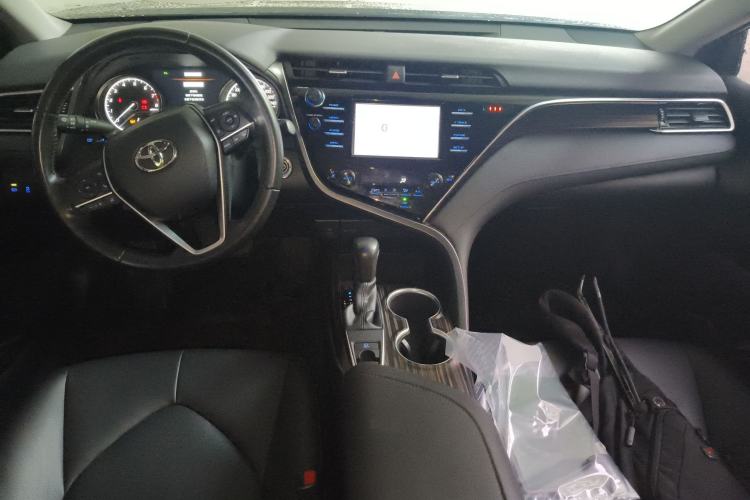 Used Toyota Camry 2018 2.0G Luxury Edition Center Console