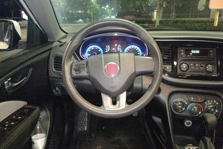 Used Fiat Viaggio 2015 1.4T Automatic Enjoyment Edition Steering Wheel