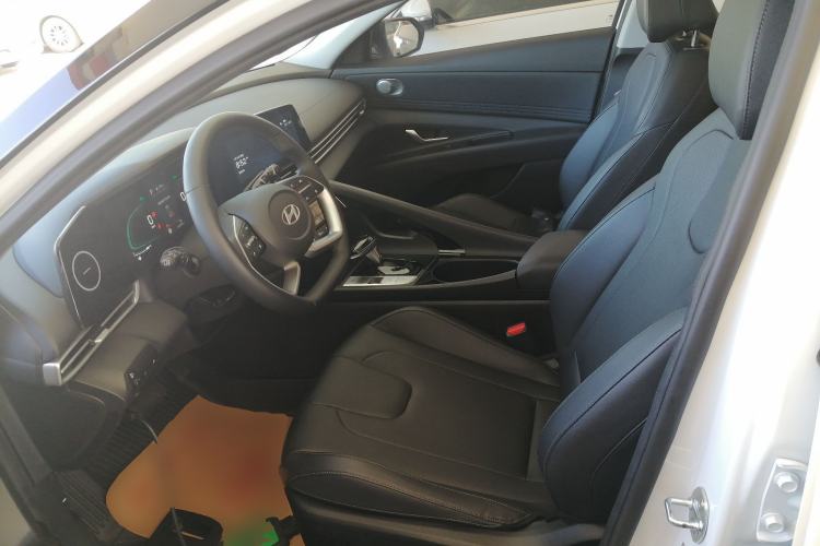 Used Hyundai Elantra 2023 1.5L CVT LUX Prestige Edition