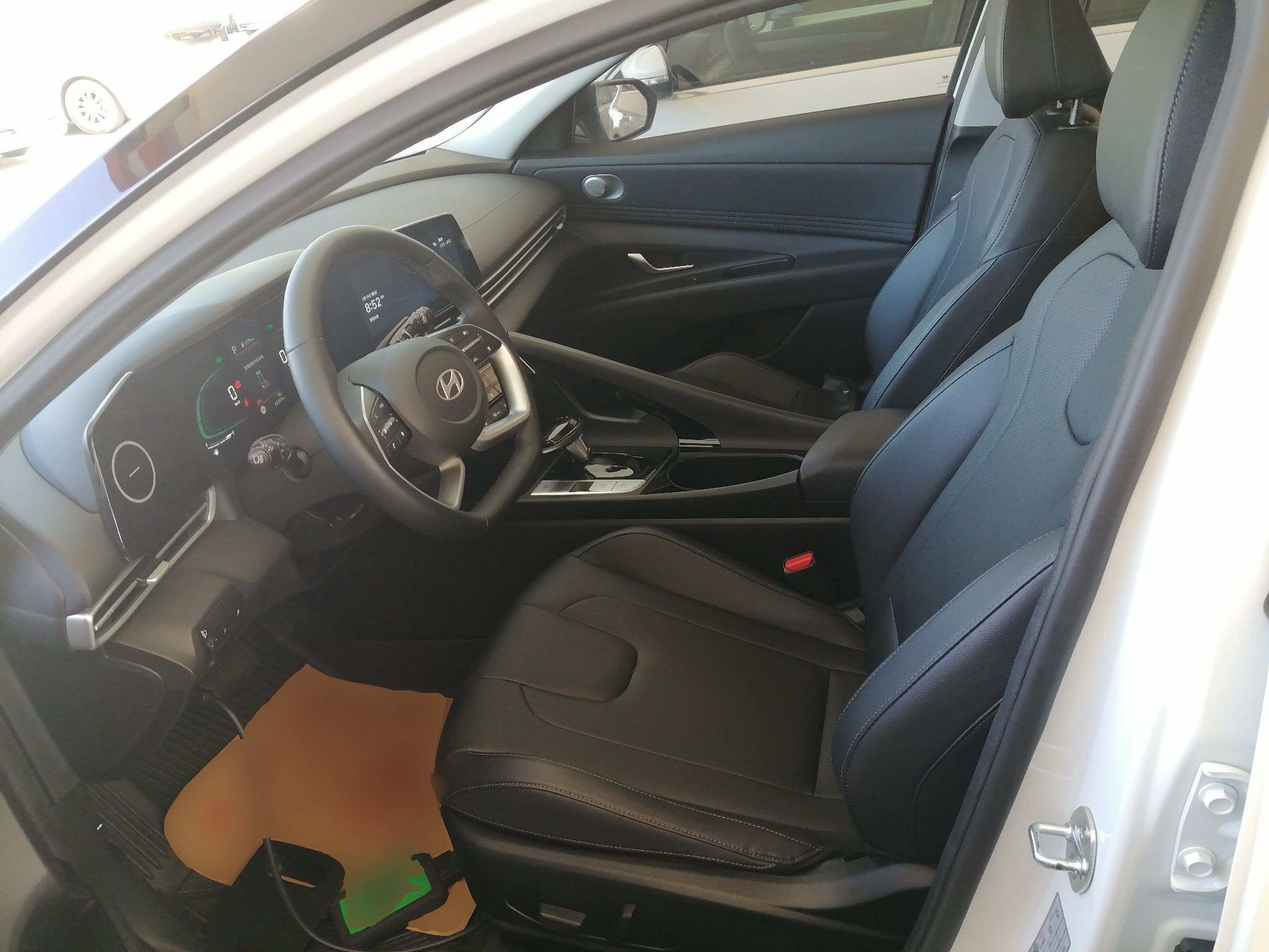 Переднее сиденье в автомобиле