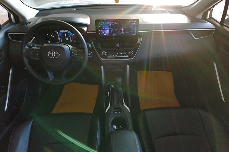 Used Toyota Corolla Cross 2023 2.0L Elite Edition Center Console