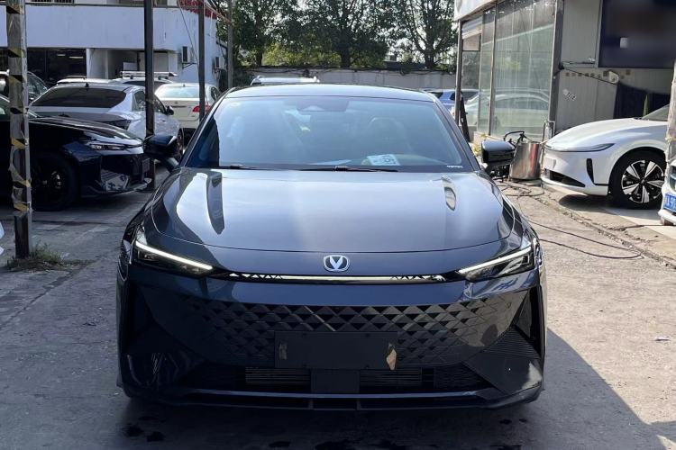 Used Changan UNI-V iDD 2024 Blue Whale Smart Electric iDD 136km ZhiKu Model