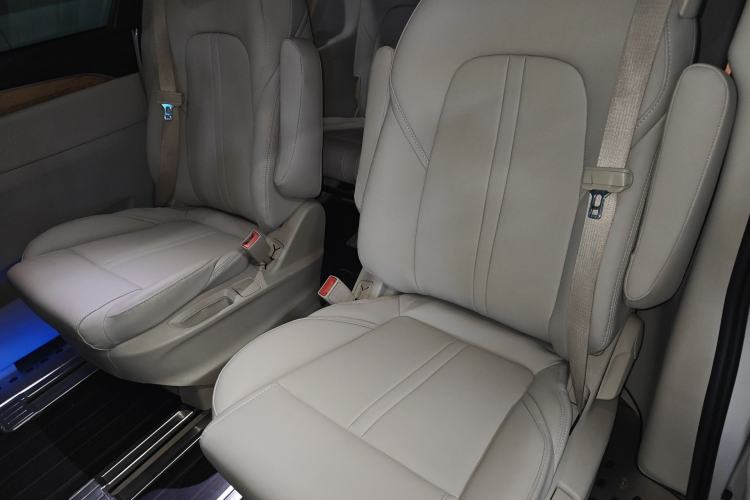 Used Buick GL8 2018 ES 28T Comfort Model China VI Standard