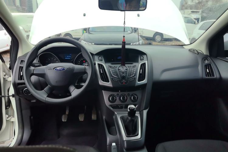 Used Ford Focus 2015 Hatchback 1.6L Manual Fashion Edition
