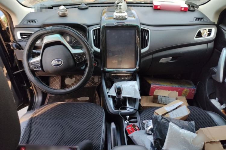 Used SWM X7 2018 1.8L Manual Luxury Connected Version 7 Seats Center Console