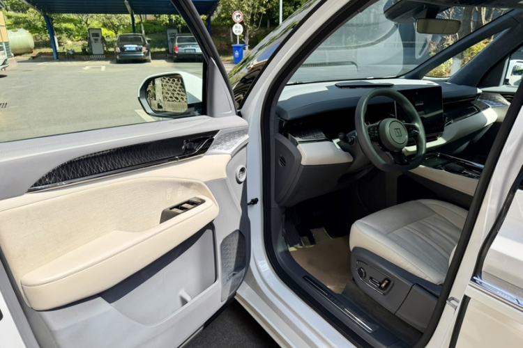 Used Zeekr 009 2022 WE Edition Interior 2