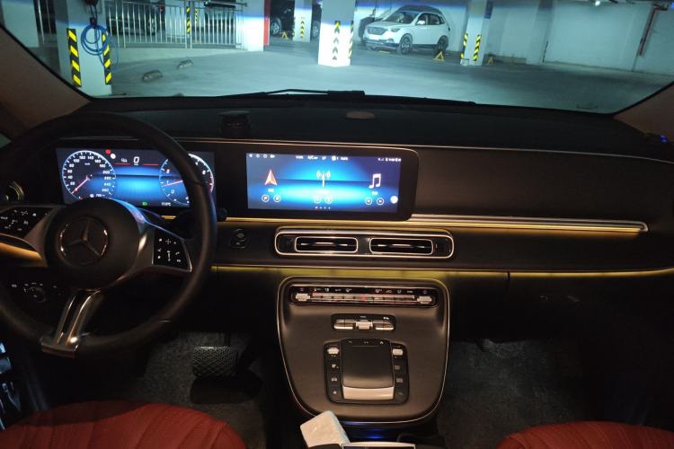 Used Mercedes-Benz Vito 2024 2.0T Elite Version 7 Seats Center Console