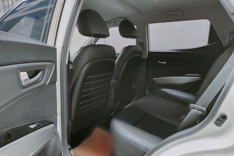 Used SsangYong Tivolan 2015 1.6L Automatic Two-Wheel Drive ZhiShang Edition
