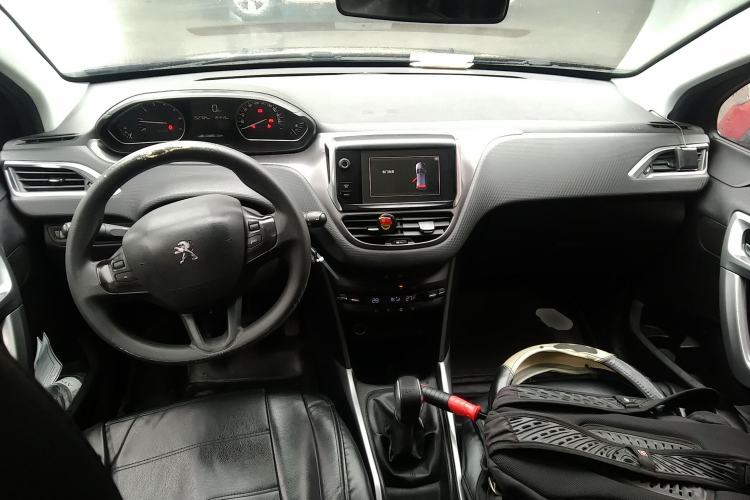 Used Peugeot 2008 2014 1.6L Manual Fashion Edition Center Console