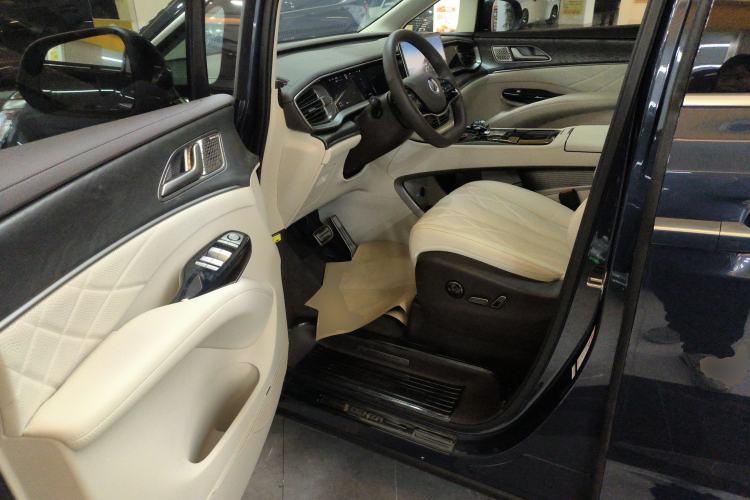 Used Denza D9 2025 DM-i Smart Drive 1020 Four-Wheel Drive Deluxe Model