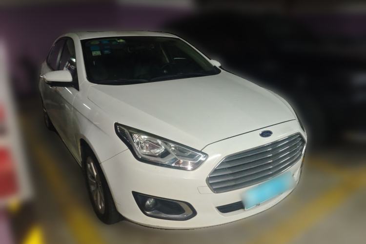 Used Ford Escort 2015 1.5L Automatic Fashion Model Front Right 45 Deg