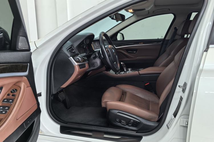 Used BMW 5 Series 2015 535Li Leading Model
