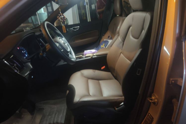 Used Volvo XC60 2023 B5 4x4 Smart Luxury Edition