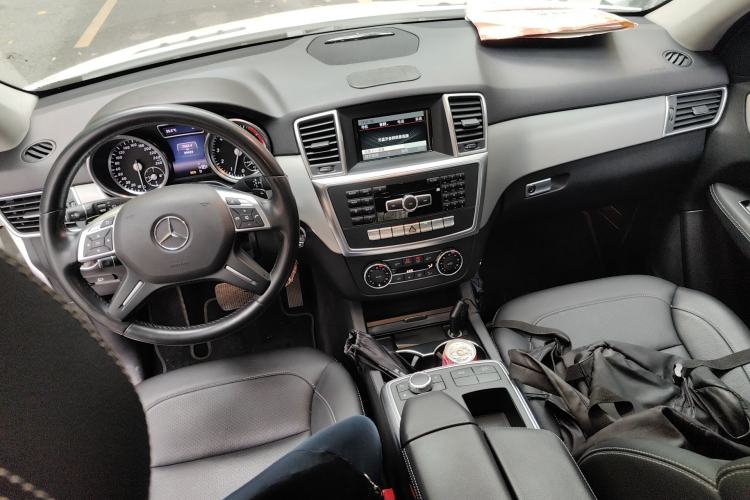 Used Mercedes-Benz M-Class 2015 ML 320 4MATIC Center Console