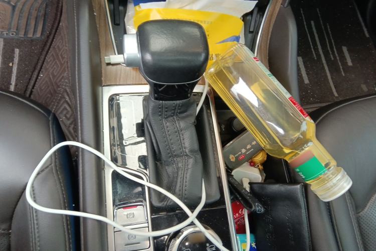 Used Roewe RX8 2018 30T Smart Connectivity All-Wheel Drive Supreme Edition Gear Lever