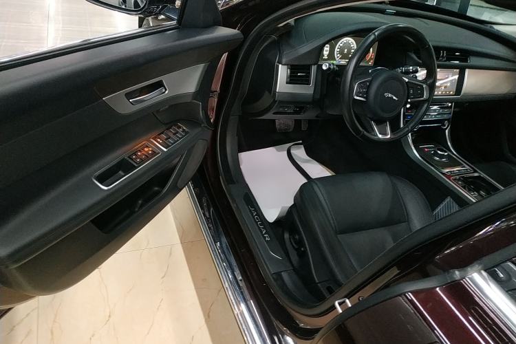 Used Jaguar XFL 2018 XFL 2.0T 250 PS Luxury Edition Driver Seat