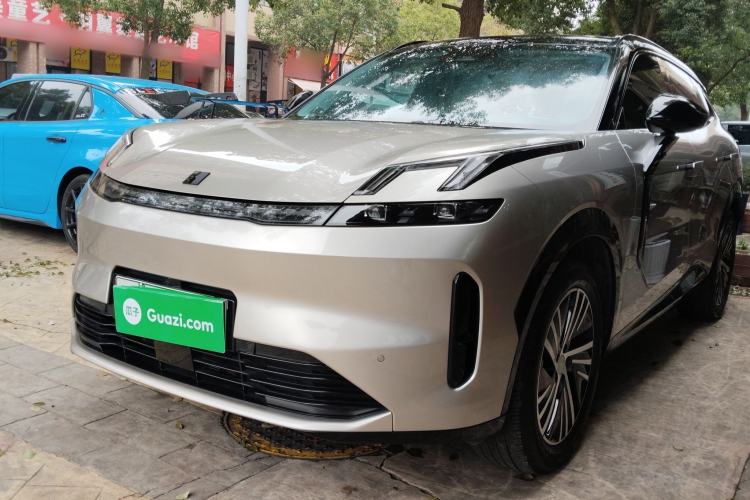 Used Lynk & Co 08 EM-P 2025 220 km All-Wheel-Drive Performance Halo