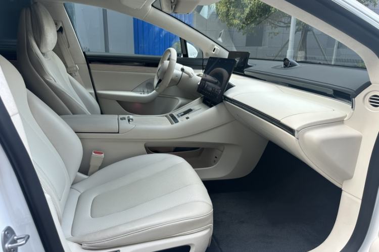 Used Hima Luxeed S7 2025 855 km Max