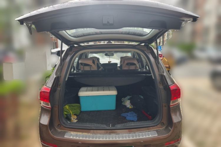 Used Haval H6 2013 Upgraded Model 2.4L Automatic Two-Wheel Drive Elite Version Trunk