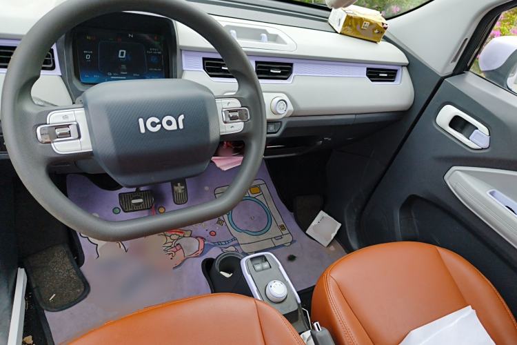 Used Chery QQ Ice Cream 2022 120km Conical Shape Lithium Iron Phosphate Center Console