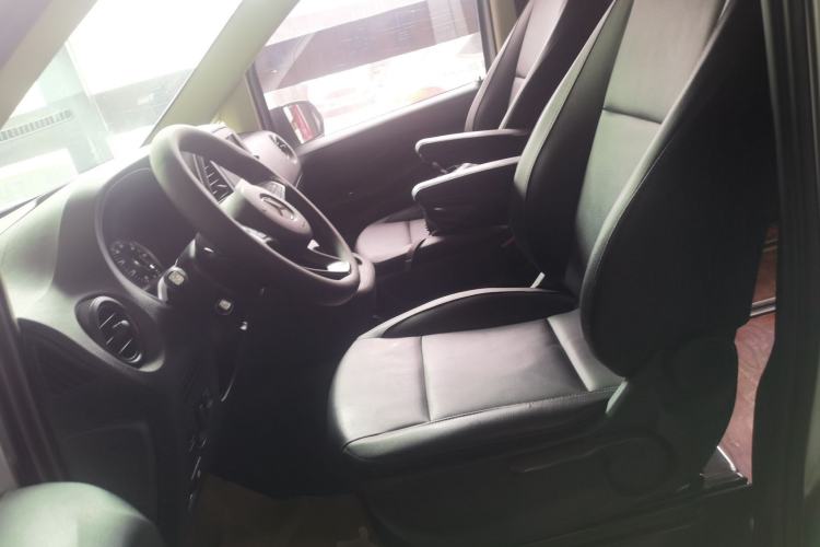 Used Mercedes-Benz Vito 2016 2.0T Elite Version 9-seater Left Front Seat