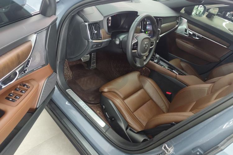 Used Volvo V90 2022 Cross Country B5 AWD Prestige Edition